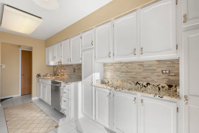 $285,000 | 400 East Dundee Road, Unit 403C, Buffalo Grove, IL 60089