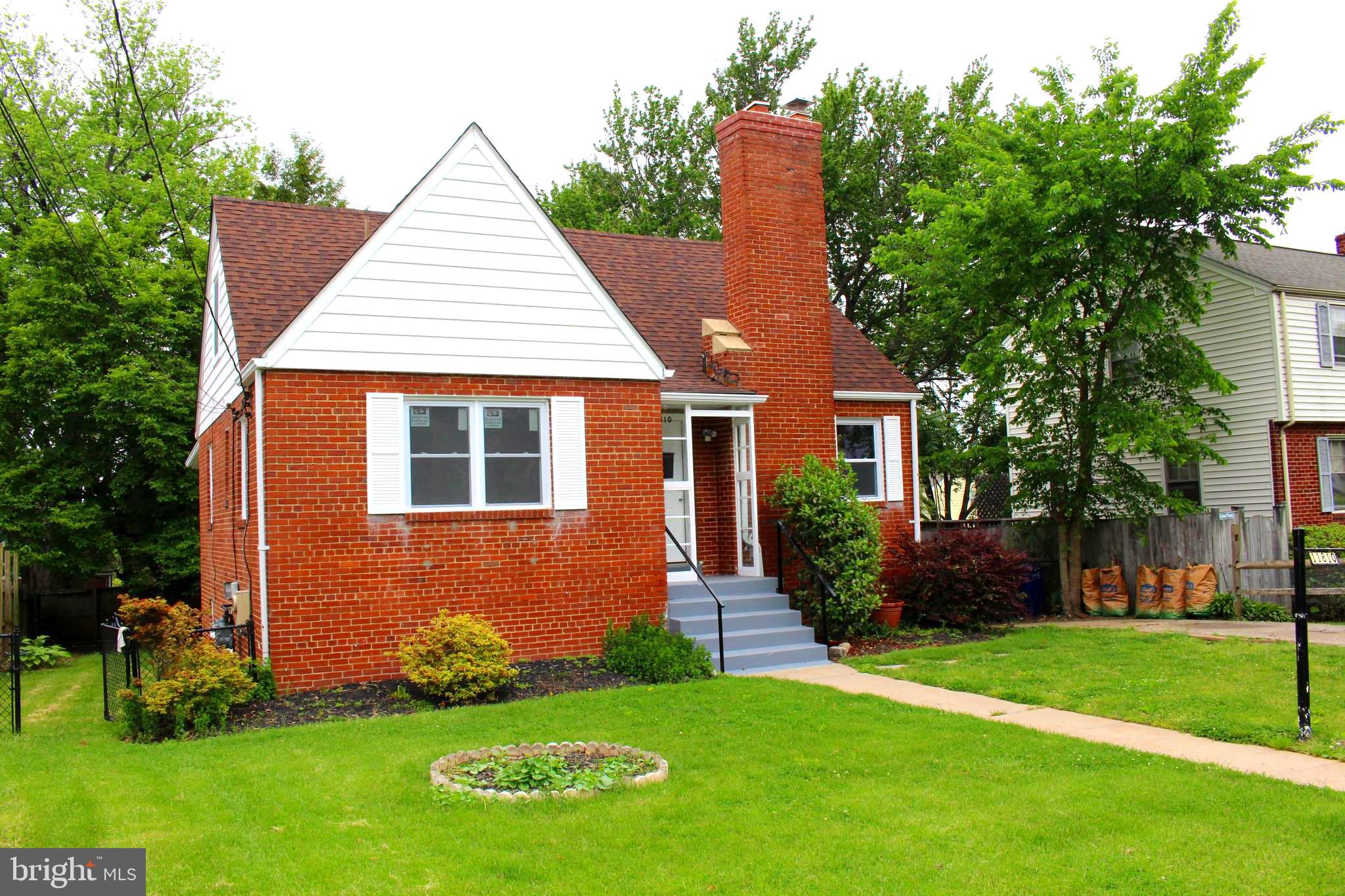11810 Grandview Avenue Silver Spring, MD 20902 - Photo 2 of 33 Immaculate yard and driveway