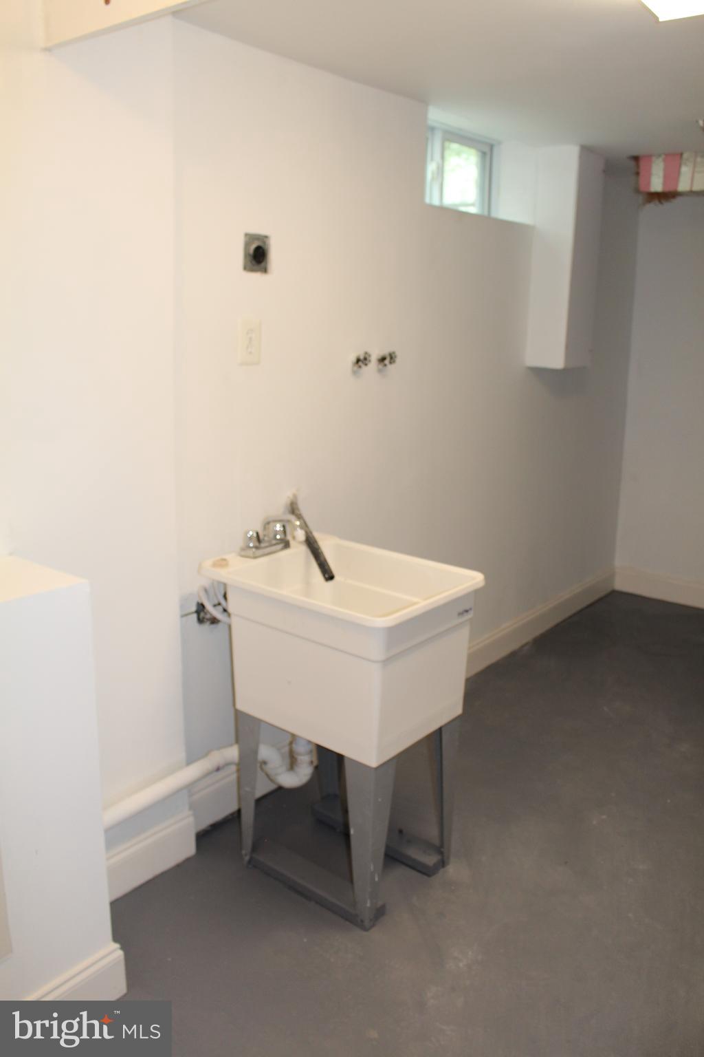 11810 Grandview Avenue Silver Spring, MD 20902 - Photo 29 of 33 Laundry space