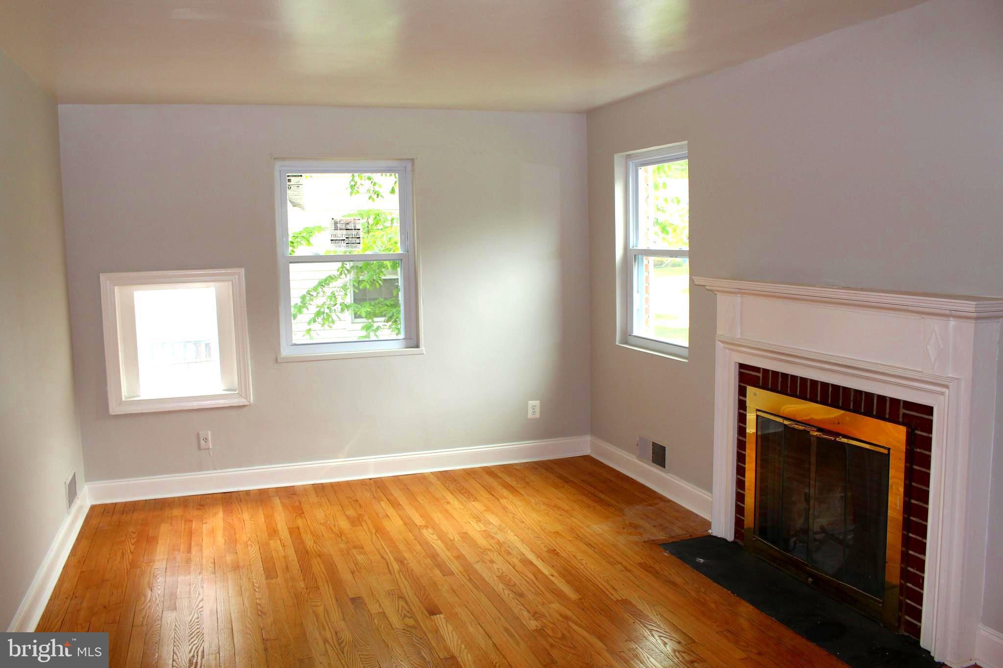 11810 Grandview Avenue Silver Spring, MD 20902 - Photo 4 of 33 Living room