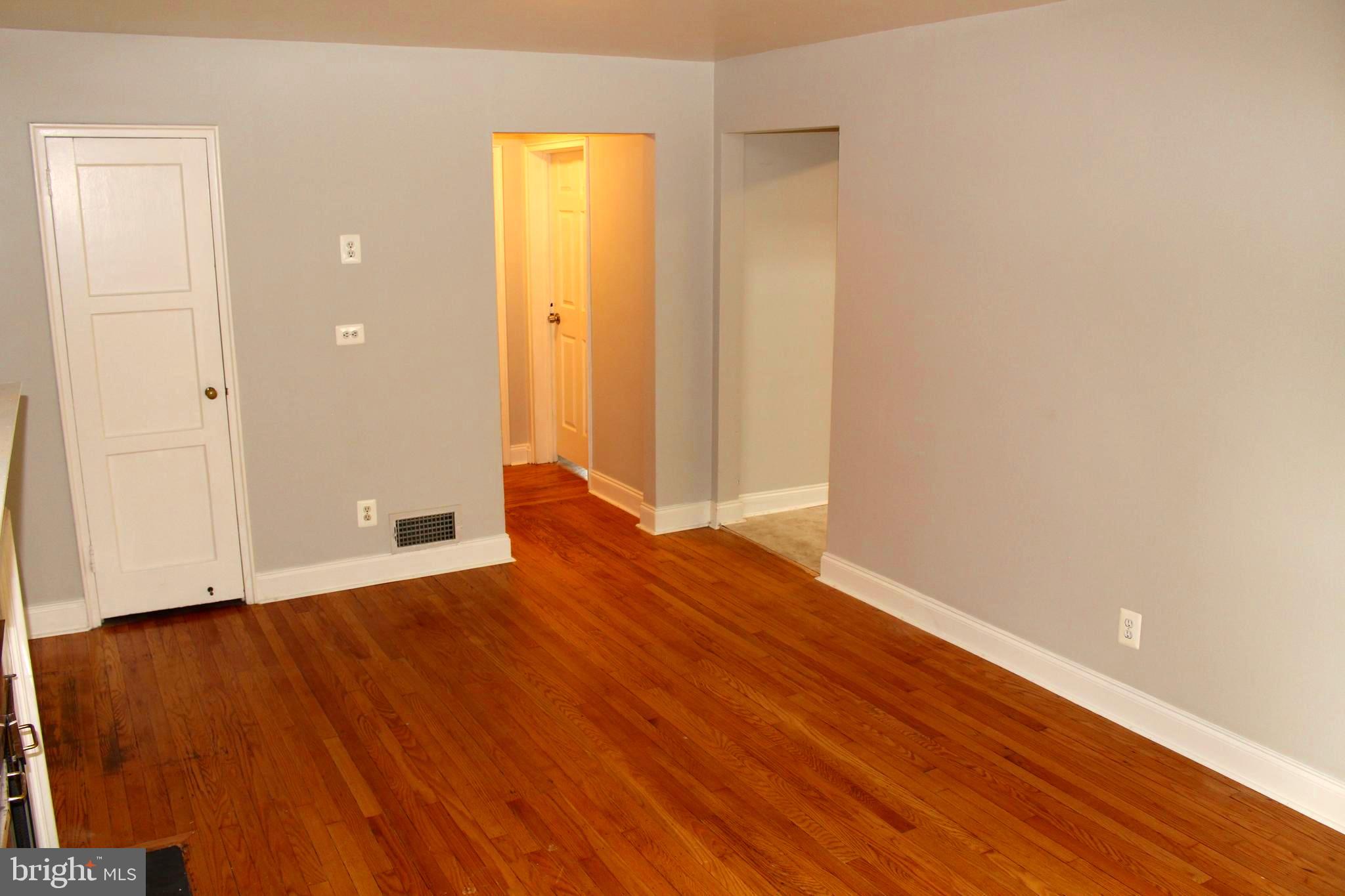 11810 Grandview Avenue Silver Spring, MD 20902 - Photo 5 of 33 Living room