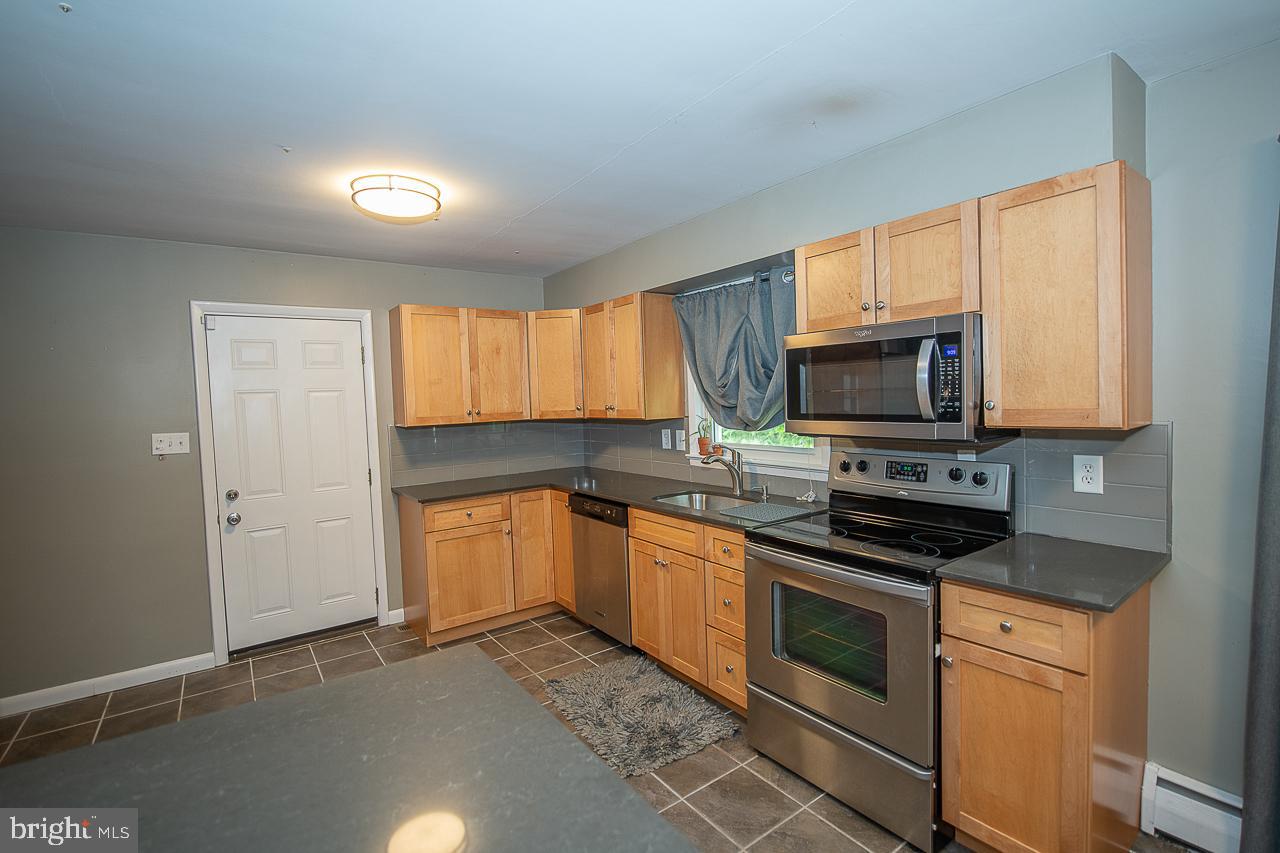 697 Egypt Road Phoenixville, PA 19460 - Photo 22 of 52 Quartz countertops