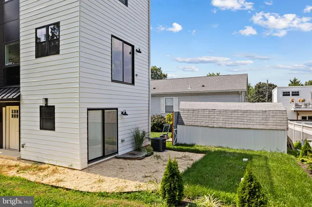 a view of a livingroom with an empty space