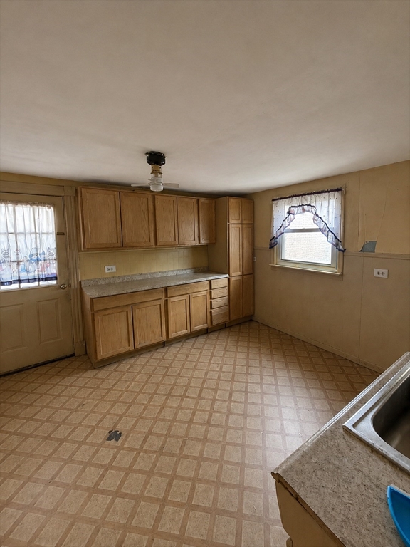 123 Grape Street Chicopee, MA 01013 - Photo 7 of 11