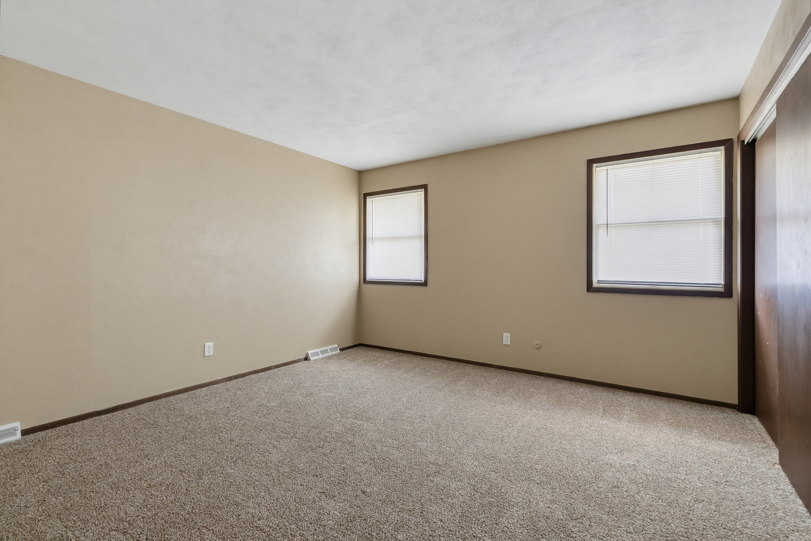 3367 Hillandale Road Davenport, IA 52806 - Photo 16 of 26