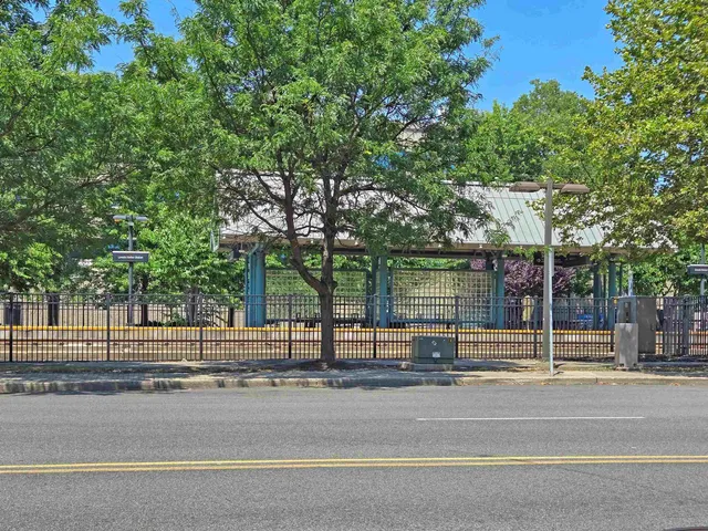 a view of a fountain in front of a building