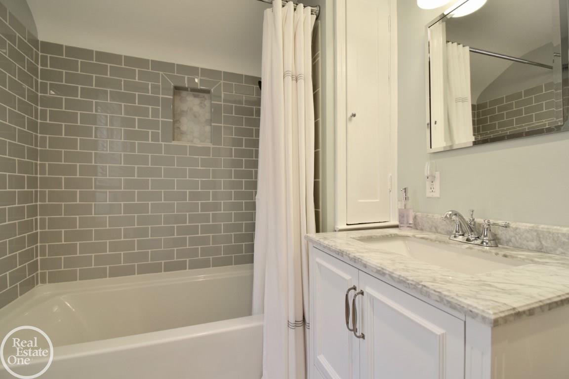 273 Merriweather Road Grosse Pointe, MI 48236 - Photo 25 of 34 31385673-24.JPG