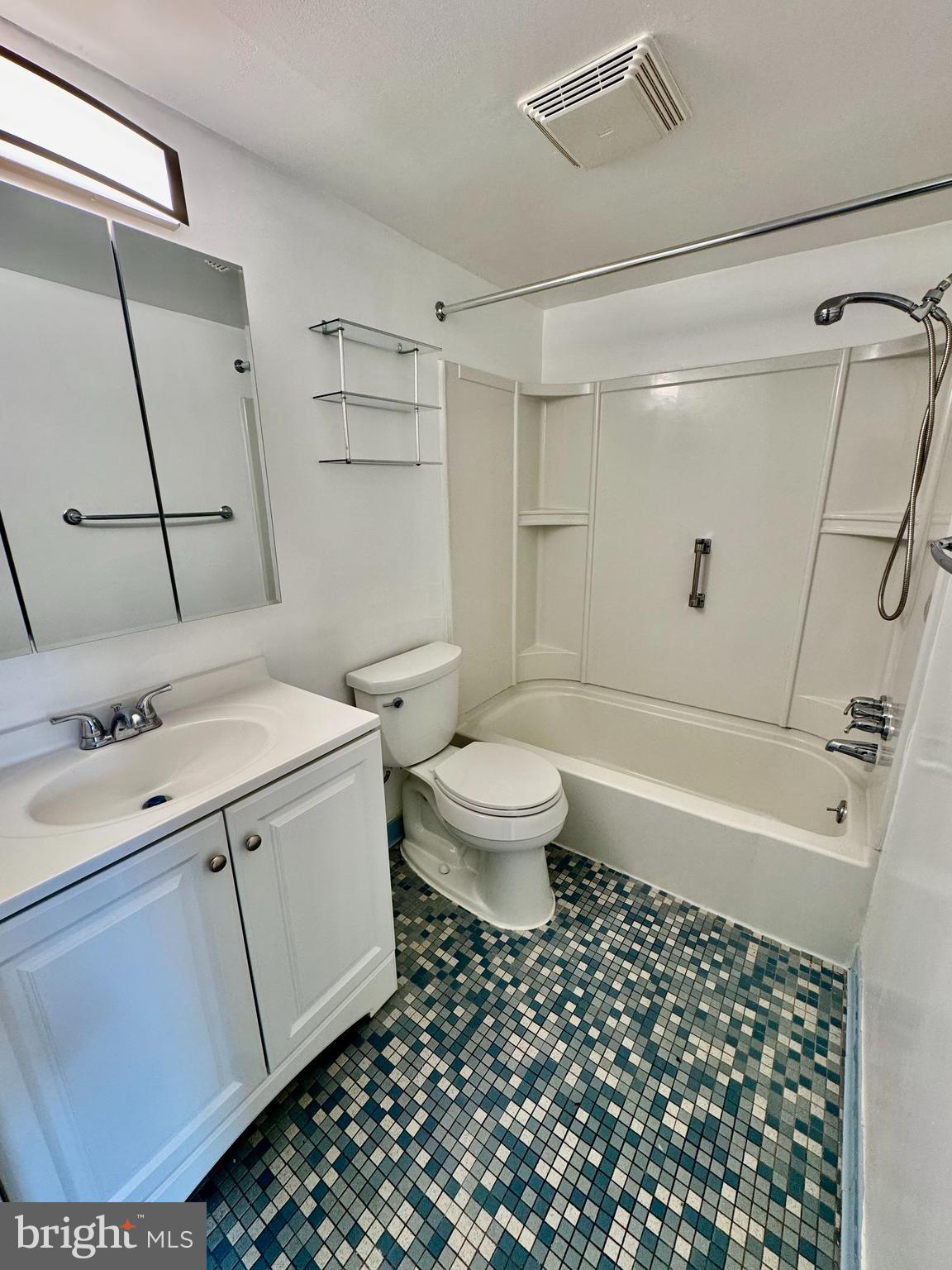 2205 Greenery Lane, Unit 1049 Silver Spring, MD 20906 - Photo 16 of 26 Bathroom