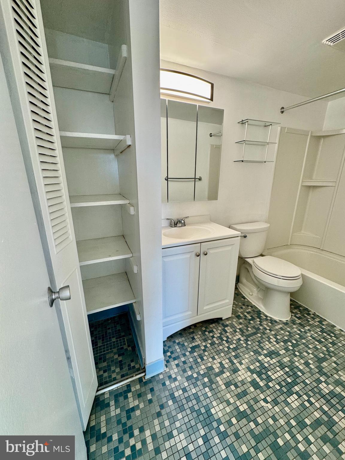 2205 Greenery Lane, Unit 1049 Silver Spring, MD 20906 - Photo 17 of 26 Bathroom