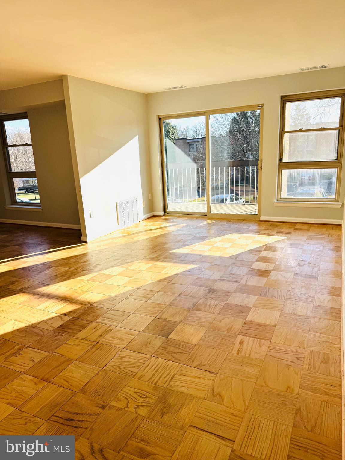 2205 Greenery Lane, Unit 1049 Silver Spring, MD 20906 - Photo 3 of 26 Living Room