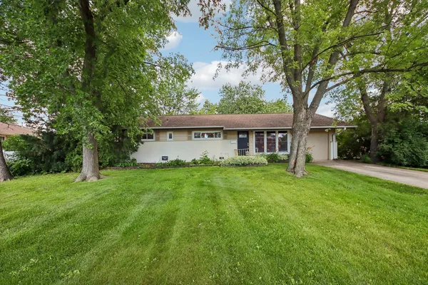 $350,000 | 320 Illinois Boulevard, Hoffman Estates, IL 60169