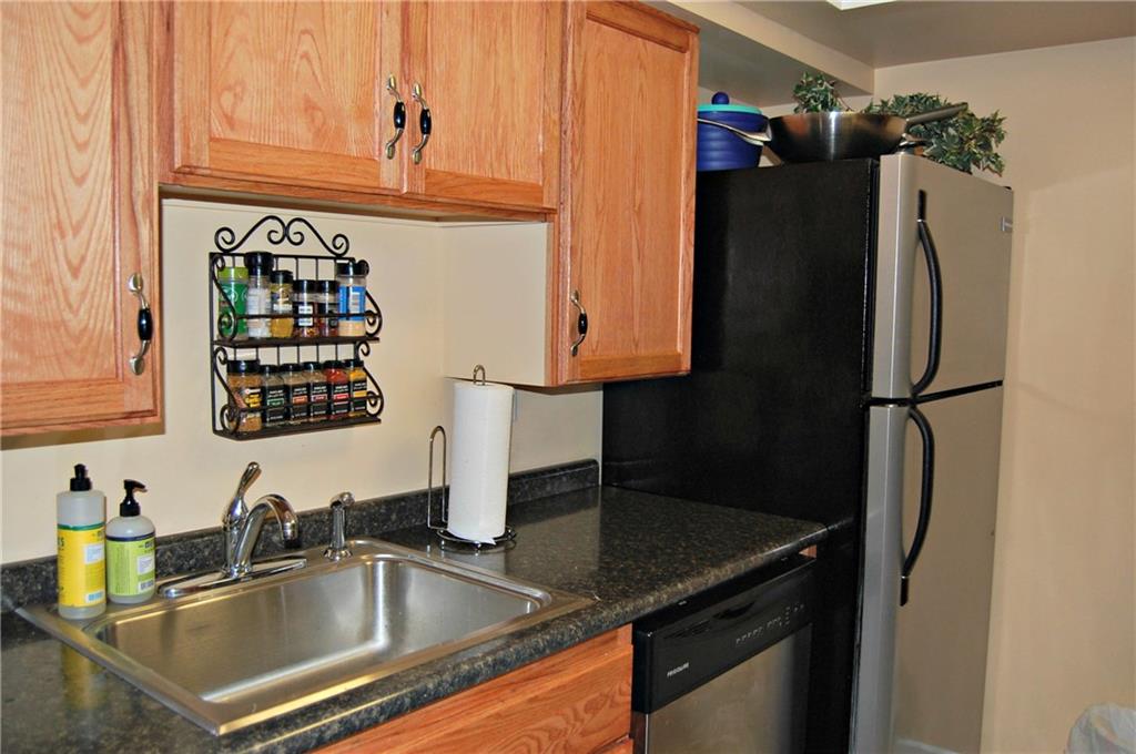 327 Ridge Point Circle, Unit A11 Bridgeville, PA 15017 - Photo 14 of 25 Gallery Image 14