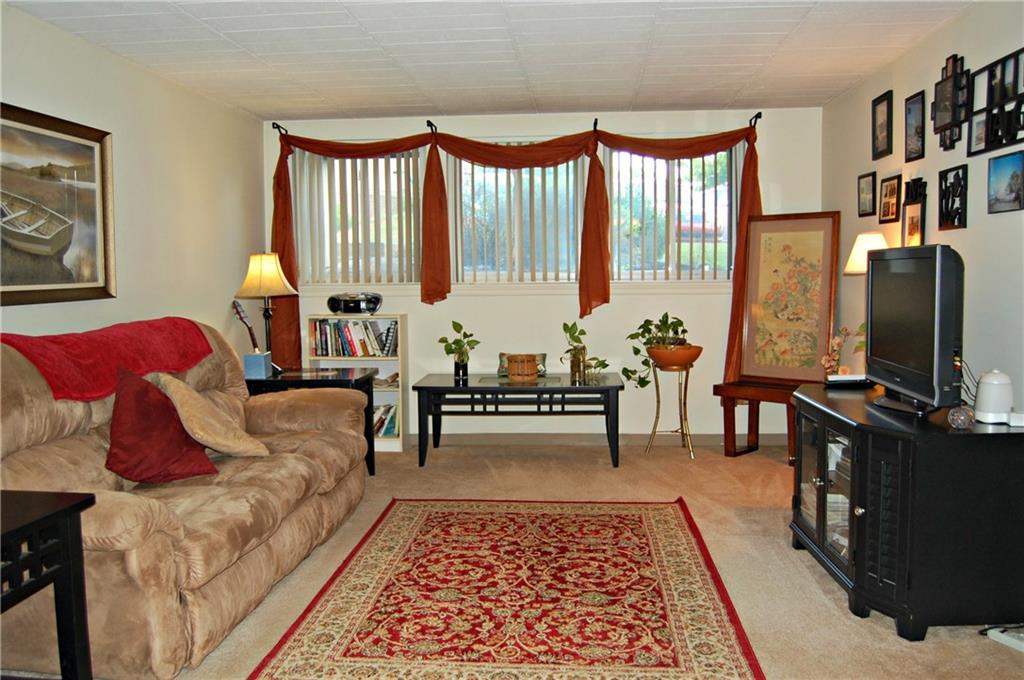 327 Ridge Point Circle, Unit A11 Bridgeville, PA 15017 - Photo 6 of 25 Gallery Image 6