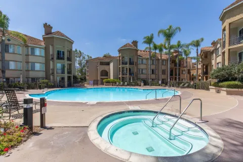 $624,999 | 550 Camino De La Reina, Unit 107, San Diego, CA 92108