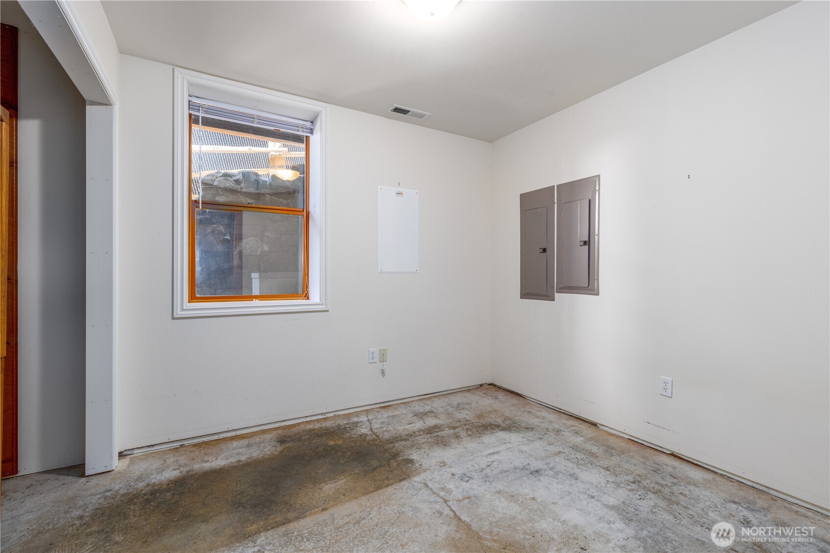 1901 E Trail Belfair, WA 98528 - Photo 31 of 40 an empty room with a window