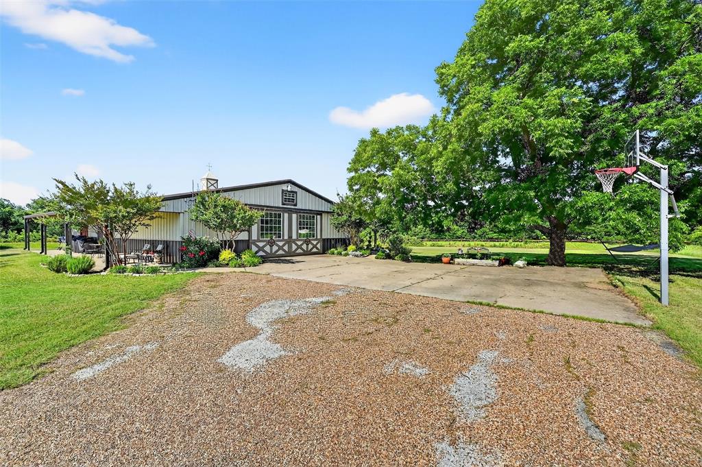 12041 Bell Road Pilot Point, TX 76258 - Photo 5 of 38