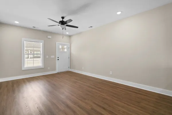 $1,400 | 1007 Oak Street, Unit A, Portland, TN 37148