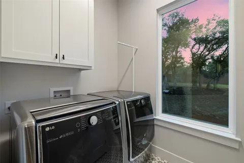 a view of entryway with a front door