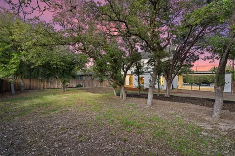 a view of yard with tree in the background