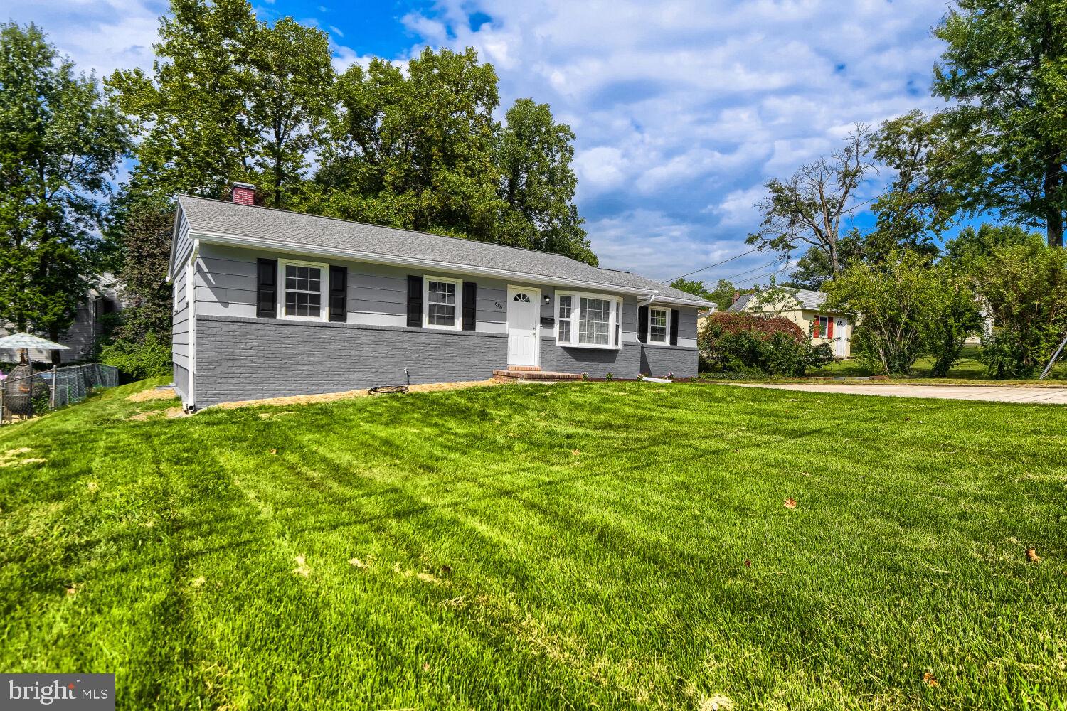 696 West Maple Road Linthicum Heights, MD 21090 - Photo 3 of 31 Gallery Image 3