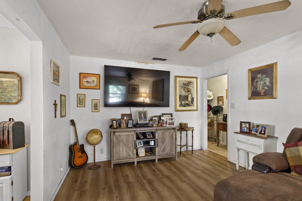 131 Blanton Road Palestine, TX 75803 - Photo 17 of 59 Gallery Image 17
