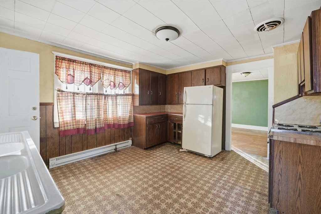 57-59 Martha Street Springfield, MA 01151 - Photo 8 of 20