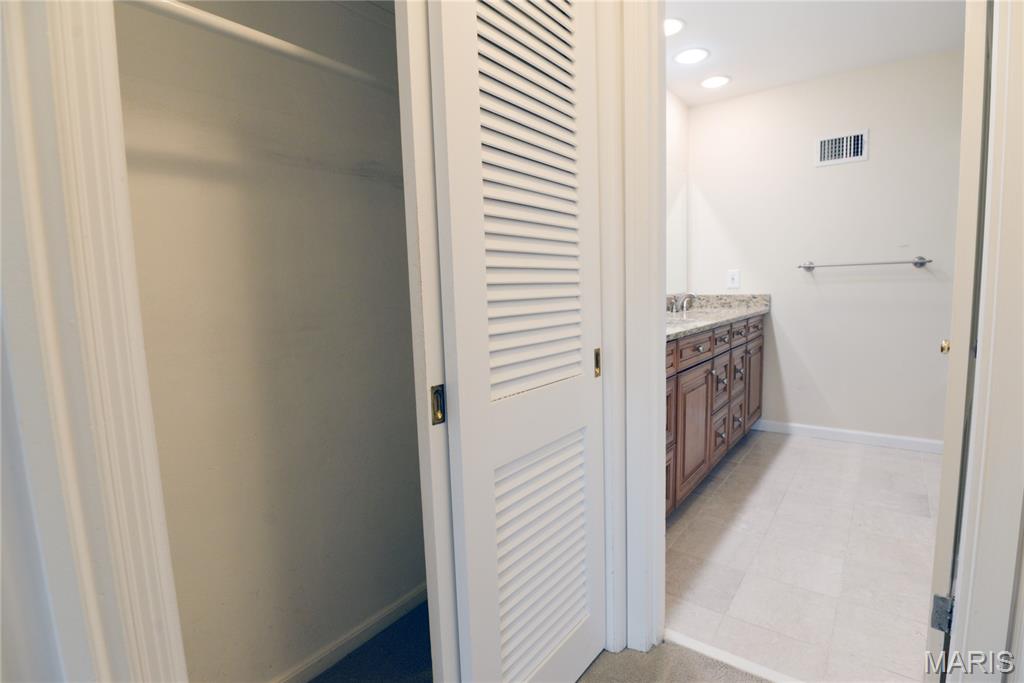 2235 North Ballas Road Town and Country, MO 63131 - Photo 30 of 38