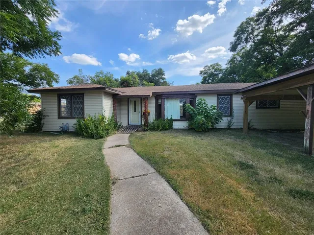 a view of outdoor space yard and green space