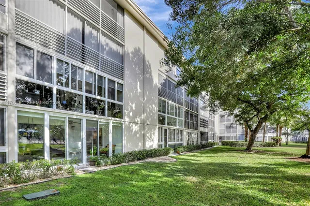 $139,000 | 2301 Lucaya Lane, Unit M1, Coconut Creek, FL 33066