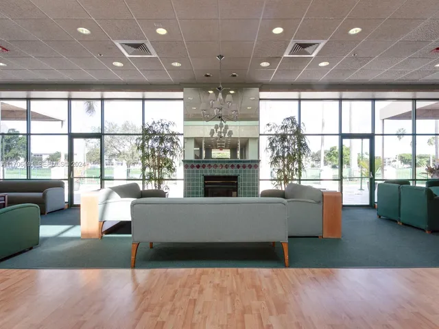 $139,000 | 2301 Lucaya Lane, Unit M1, Coconut Creek, FL 33066