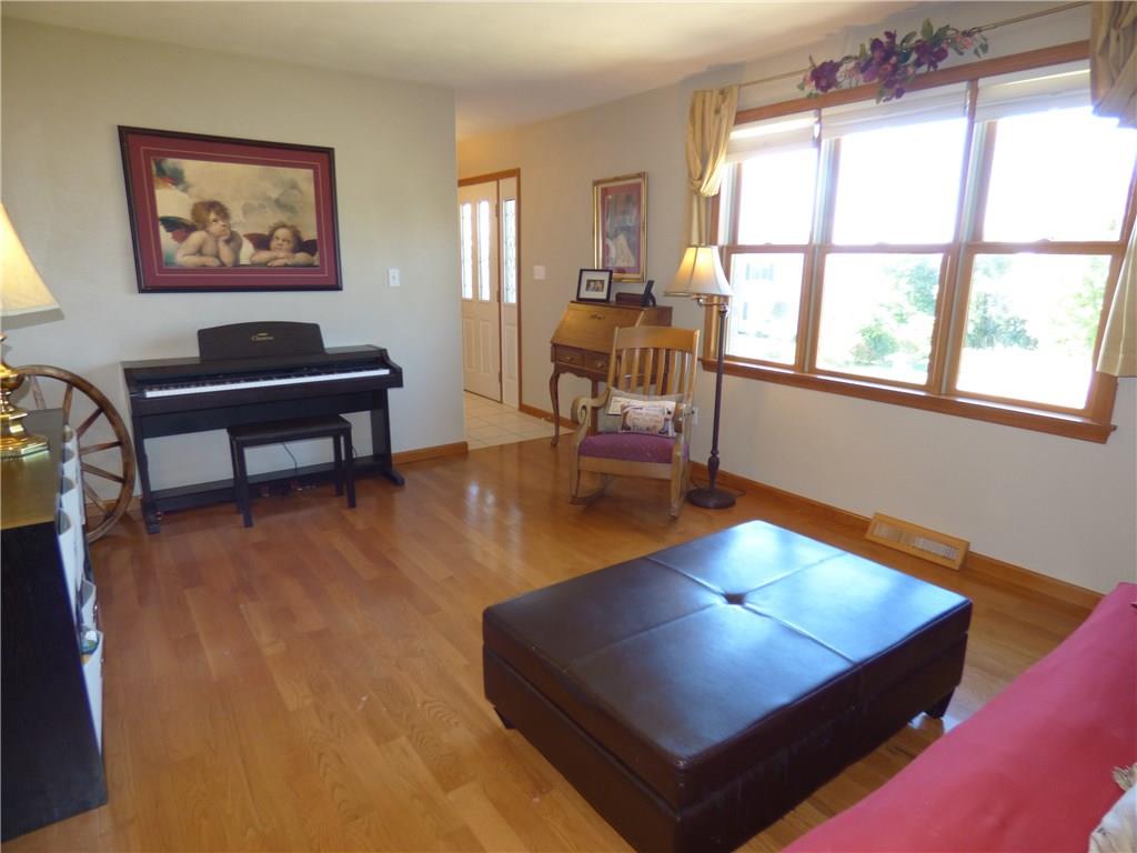 102 Rustic Ridge Drive Plum, PA 15239 - Photo 8 of 25 Living Room