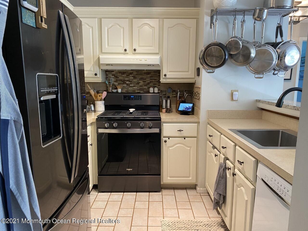 1 Hackamore Court Tinton Falls, NJ 07753 - Photo 18 of 38 1 Hackamore Kitchen 3