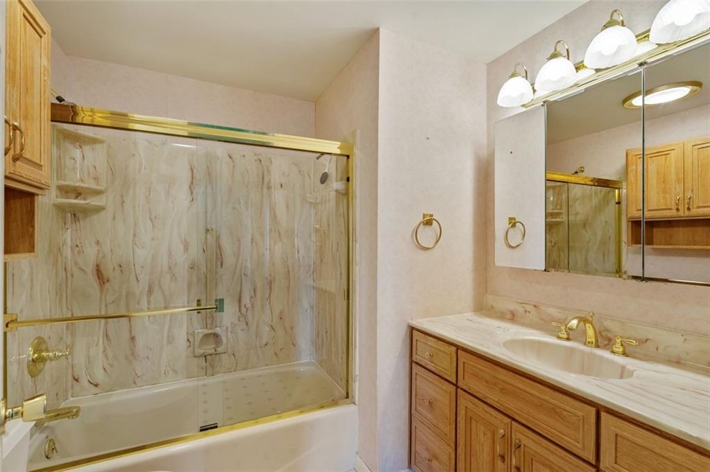 1439 Old Meadow Road Pittsburgh, PA 15241 - Photo 20 of 27 Gallery Image 20