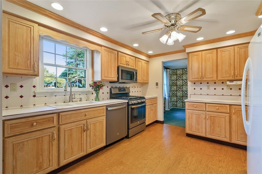 Tile backsplash and recessed lighting.