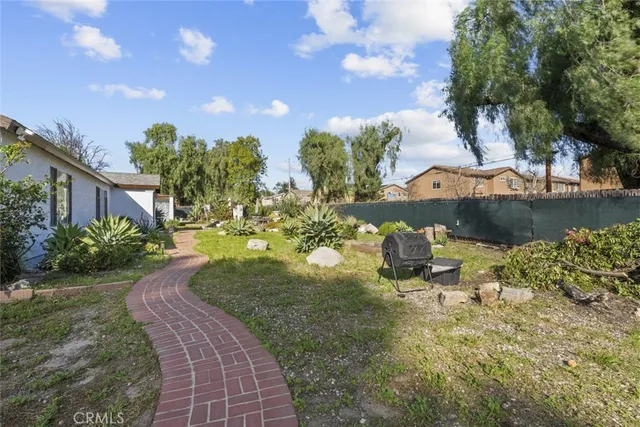 a view of a yard with plants