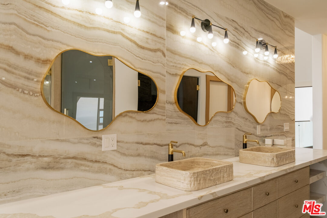 147 Napoleon Street Playa del Rey, CA 90293 - Photo 19 of 33 Gallery Image 19