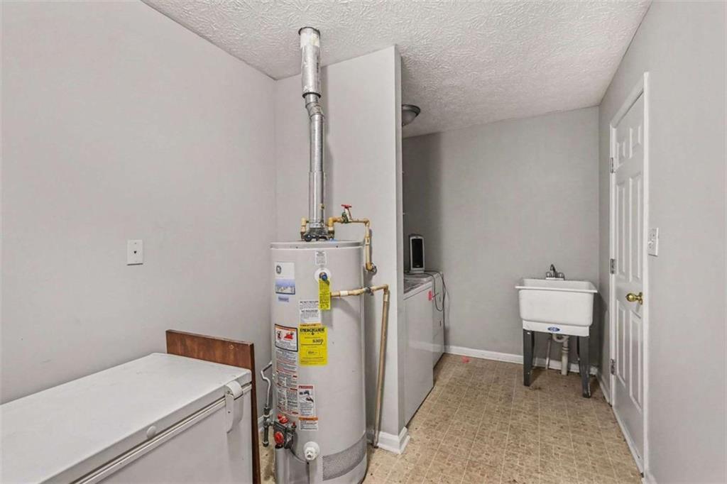 253 Ruth Drive Newnan, GA 30265 - Photo 11 of 25 a utility room with dryer and washer