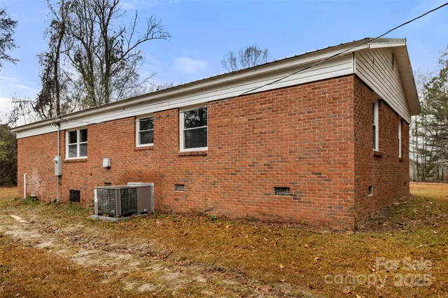 a front view of a house with garage