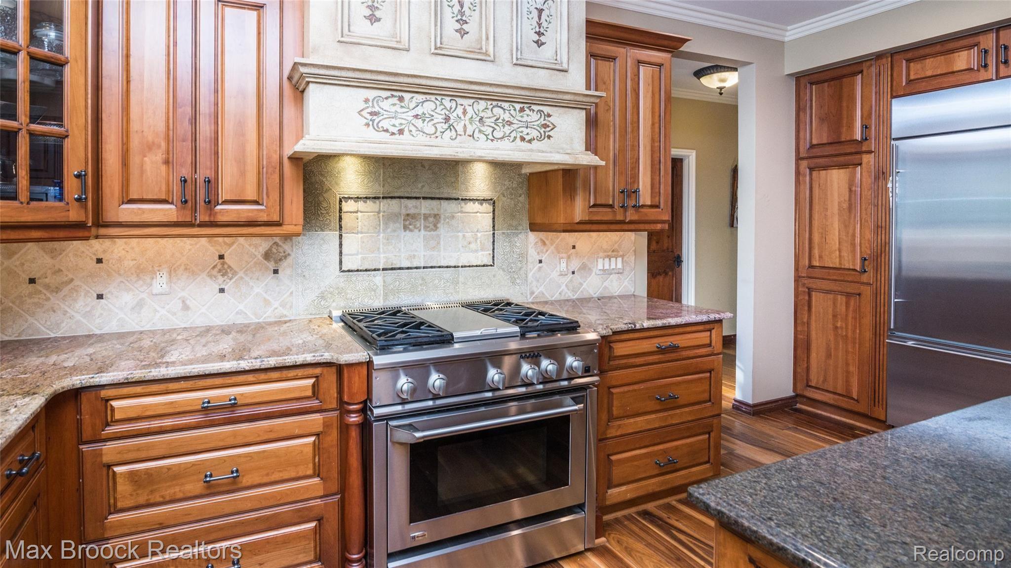 5525 Leeds Court Rochester, MI 48306 - Photo 25 of 99 050_8.jpg