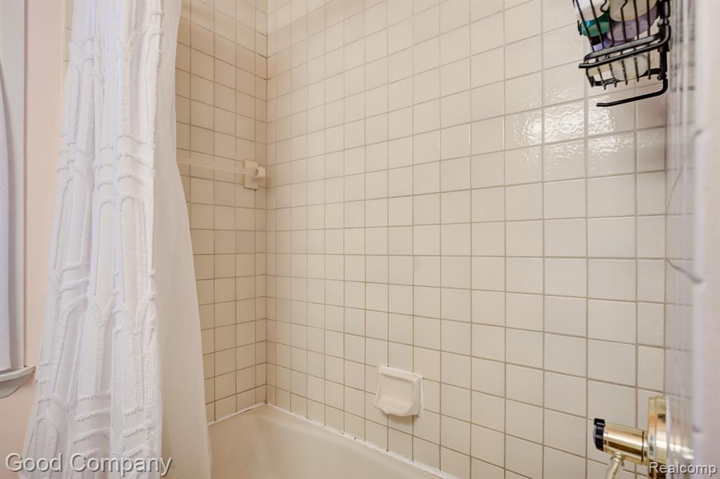 28 Maplefield Road Pleasant Ridge, MI 48069 - Photo 25 of 49