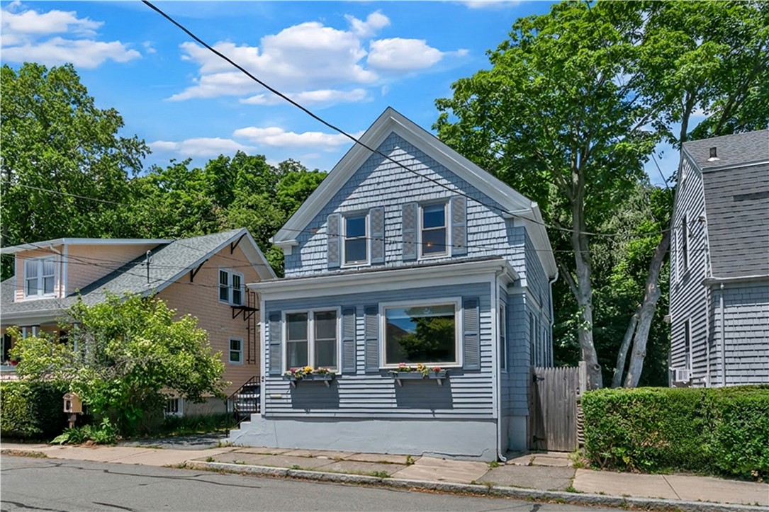 3 Sycamore Street Newport, RI 02840 - Photo 4 of 41