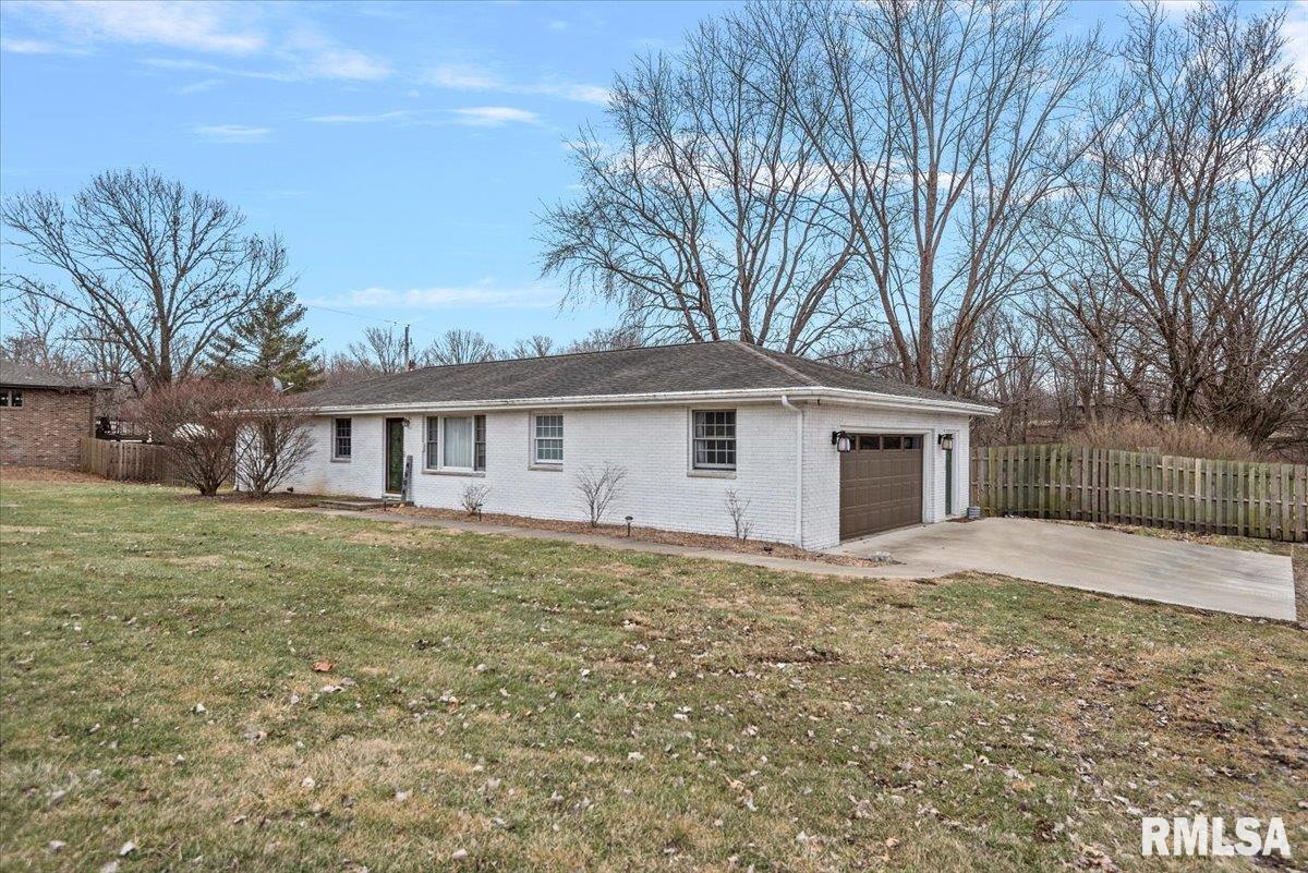4606 Spaulding Orchard Road Springfield, IL 62711 - Photo 3 of 38