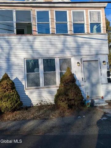 $1,400 | 318 27th Street, Unit 2, Colonie, NY 12189