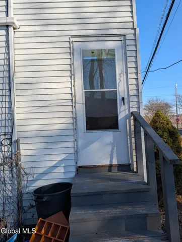 $1,400 | 318 27th Street, Unit 2, Colonie, NY 12189