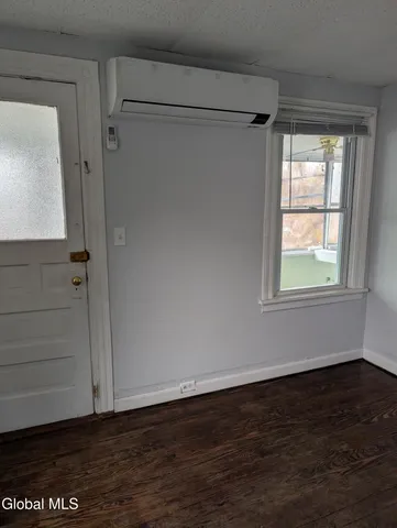 $1,400 | 318 27th Street, Unit 2, Colonie, NY 12189