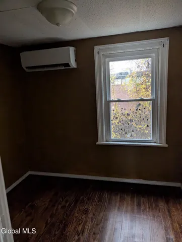 $1,400 | 318 27th Street, Unit 2, Colonie, NY 12189