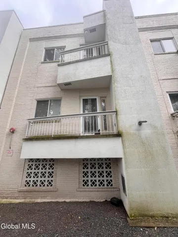 $249,000 | 170-190 Schofield Street, Unit 2K | City Island