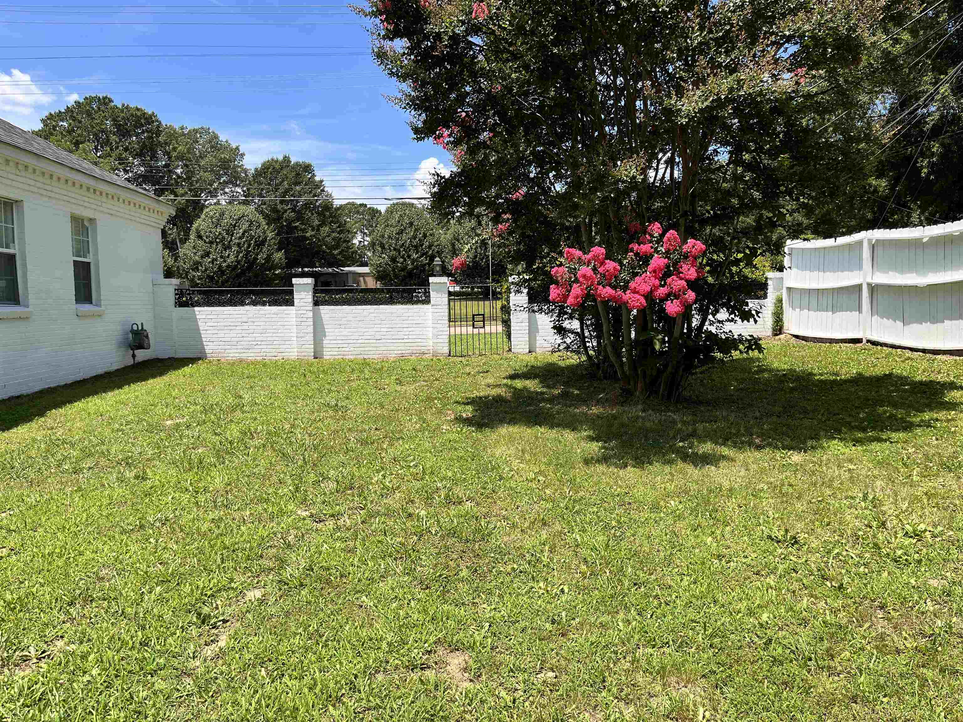 4282 Millbranch Road Memphis, TN 38116 - Photo 27 of 28 View of yard