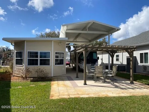 a view of a house with backyard and porch