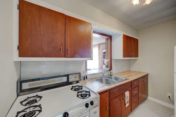$168,500 | 1101 Ravenswood Drive, Evansville, IN 47714